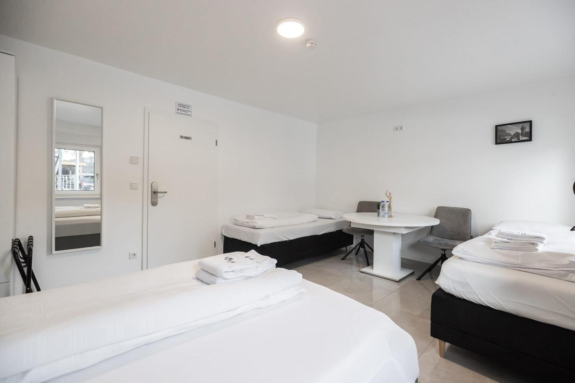 Staystay Guesthouse I 24 Hours Check-In Нюрнберг Стая снимка