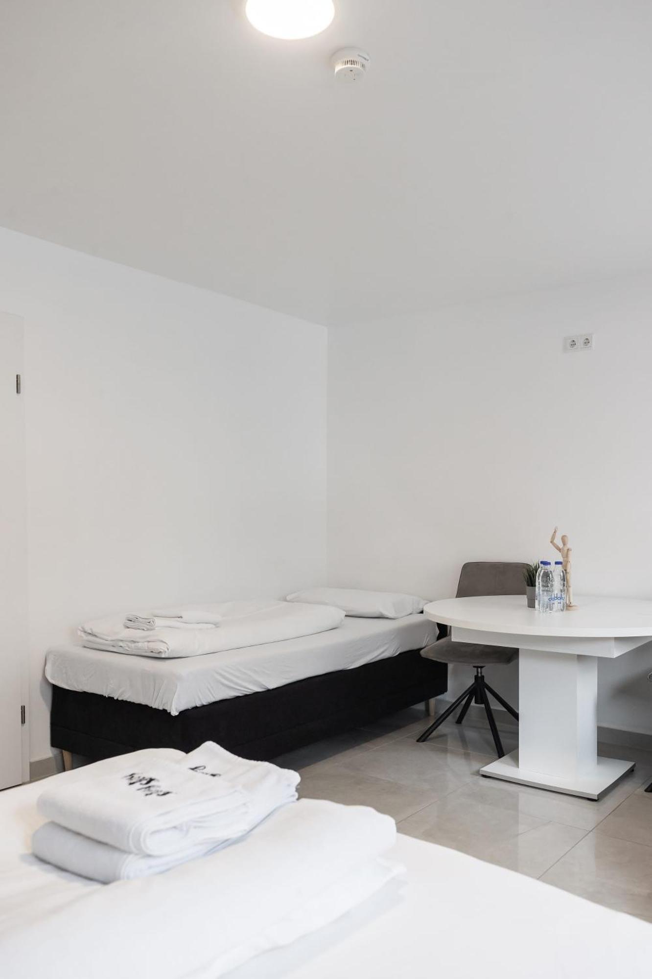 Staystay Guesthouse I 24 Hours Check-In Нюрнберг Стая снимка